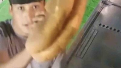 Gölyaka ilçesinde bulunan bir markette geç saatlerde 2 ekmek alan