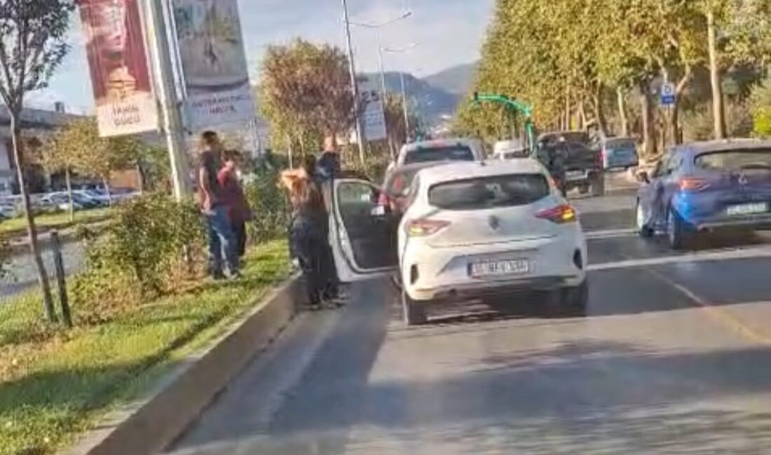 Muğla’nın Menteşe ilçesinde meydana gelen zincirleme trafik kazasında 3 araç