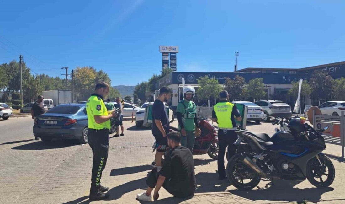 Menteşe ilçesinde motosiklet ile otomobilin karıştığı trafik kazasında motosiklet sürücüsü
