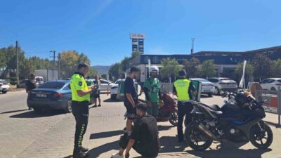 Menteşe ilçesinde motosiklet ile otomobilin karıştığı trafik kazasında motosiklet sürücüsü