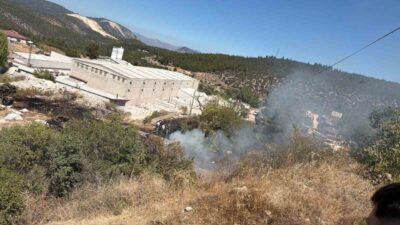 Bilecik’te bir mermer fabrikasının bahçesinde başlayan yangın, hızla ormanlık alana