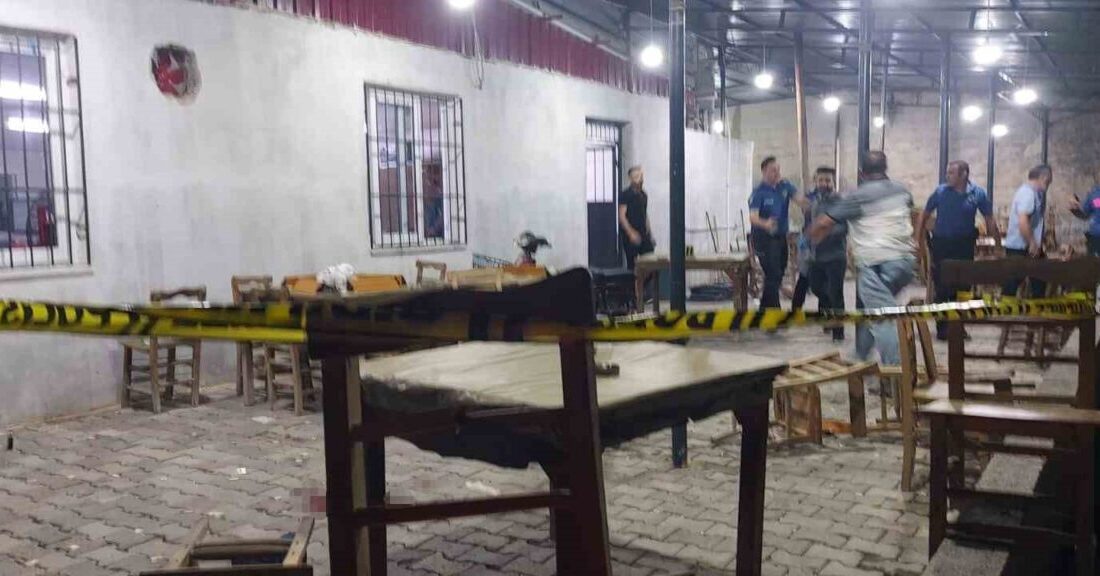Tarsus ilçesindeki bir kahvehaneye gerçekleştirilen silahlı saldırı sonucunda bir kişi