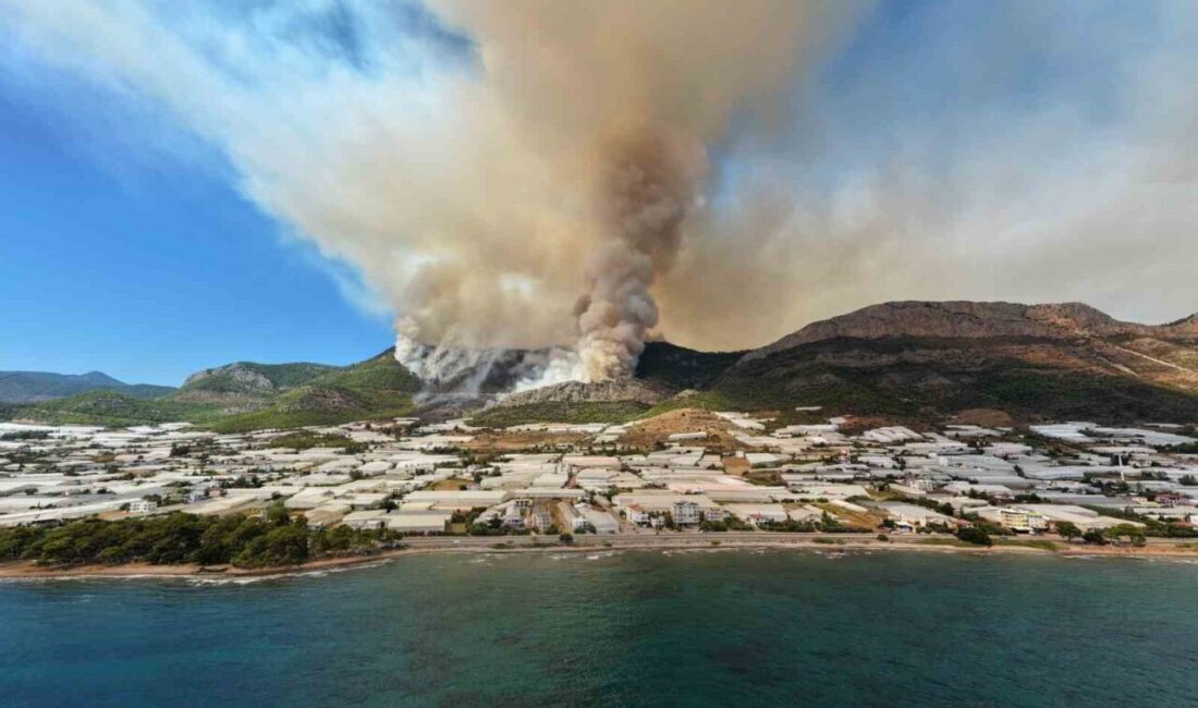 Bozyazı ilçesinde başlayan orman yangınına karşı yapılan müdahale hız kesmeden