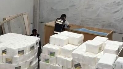 Mersin’de gerçekleştirilen operasyonda, bir plastik ambalaj firmasının deposunda sentetik ecza