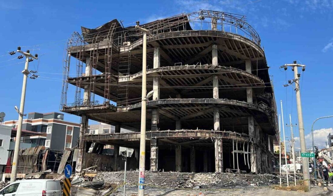 Mersin Mezitli ilçesinde dün akşam meydana gelen 4 katlı mobilya