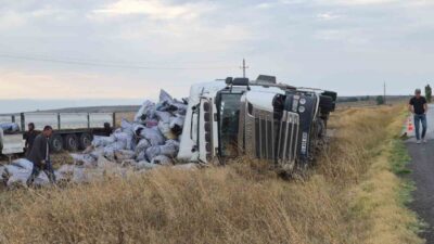 Yozgat’ın Sorgun ilçesinde bir tırın devrilmesi sonucu meydana gelen kazada,