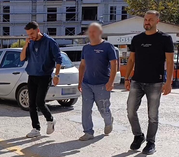 Bursa’nın İnegöl ilçesinde mezarlıkta karşılaşan ve aralarında husumet bulunduğu belirlenen