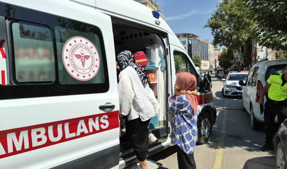 Adıyaman’da meydana gelen zincirleme trafik kazasında 2 çocuk yaralandı. Minibüs