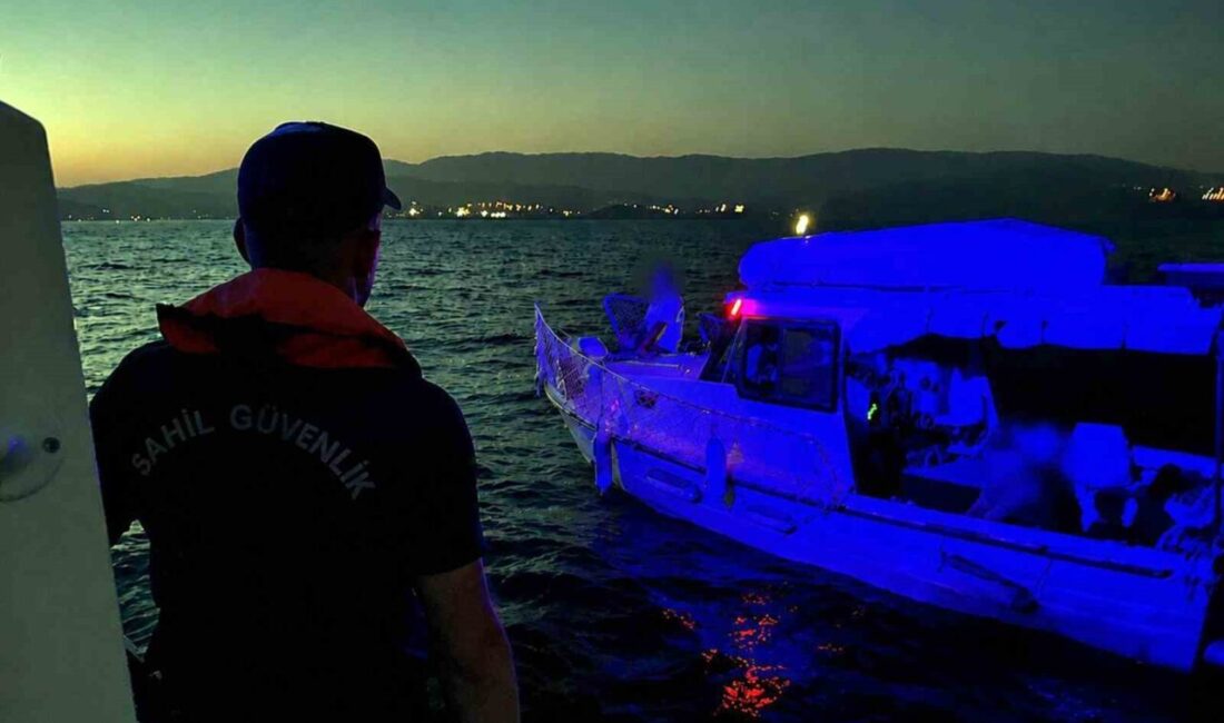 Muğla’nın Milas ilçesi açıklarında motor arızası nedeniyle sürüklenen özel tekne
