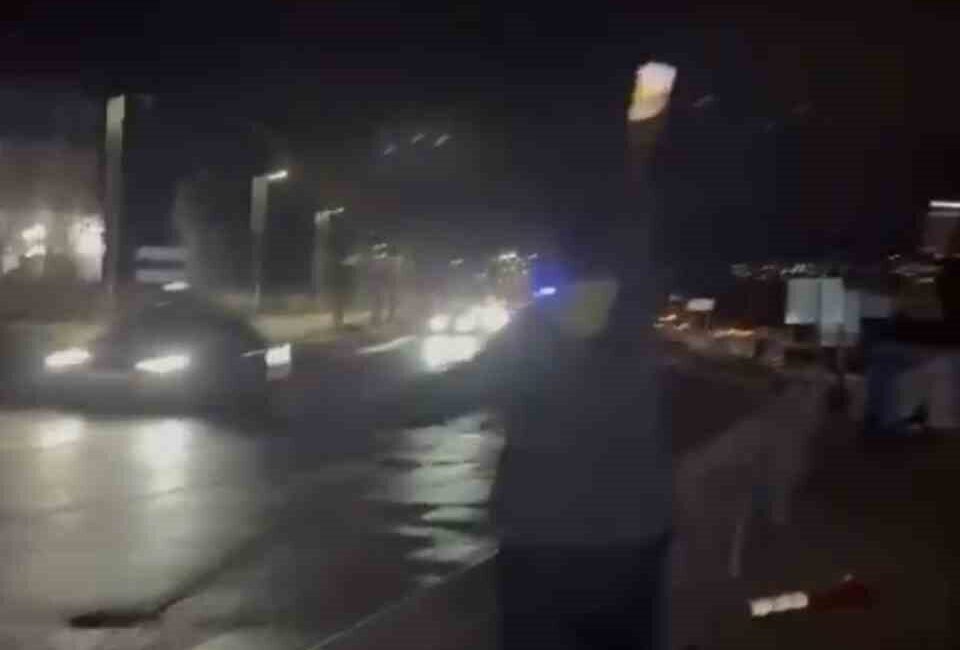 Bursa’da, yeni düzenleme yapılan yolda seyir halindeki bir motosiklet sürücüsü,
