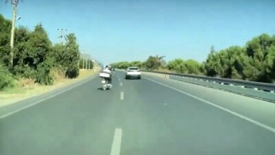 Denizli-Afyonkarahisar kara yolunda seyir halinde olan bir araç, ansızın karşısına