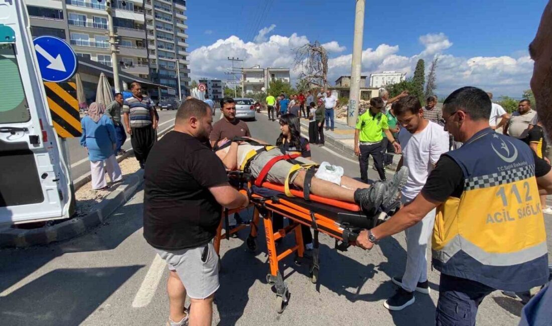 Mersin’in Erdemli ilçesinde meydana gelen trafik kazasında, motosiklet ile otomobilin