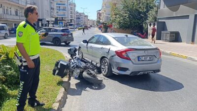 Manavgat ilçesinde, aynı yönde seyreden bir motosikletin otomobile yan çarpması