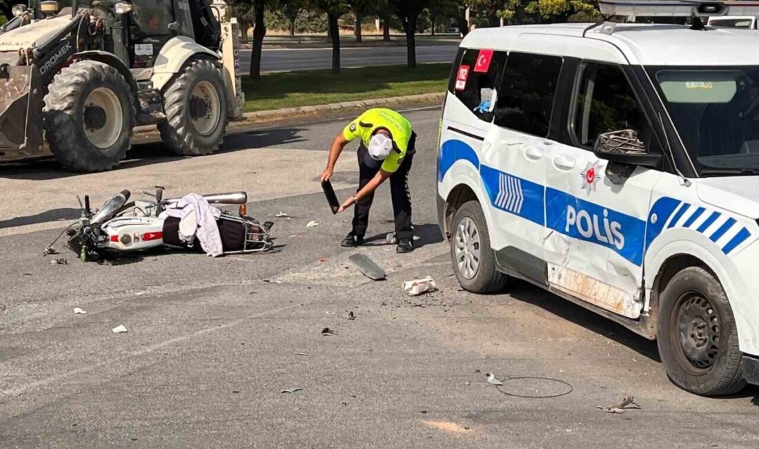 Kahramanmaraş’ta meydana gelen trafik kazasında, motosikletin polis aracına çarpması sonucu