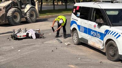 Kahramanmaraş’ta meydana gelen trafik kazasında, motosikletin polis aracına çarpması sonucu