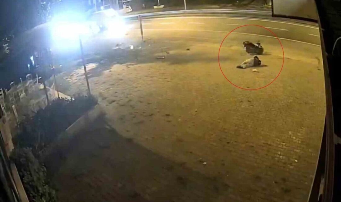 Arsin ilçesinde meydana gelen trafik kazasında motosikletin yol kenarındaki trafik