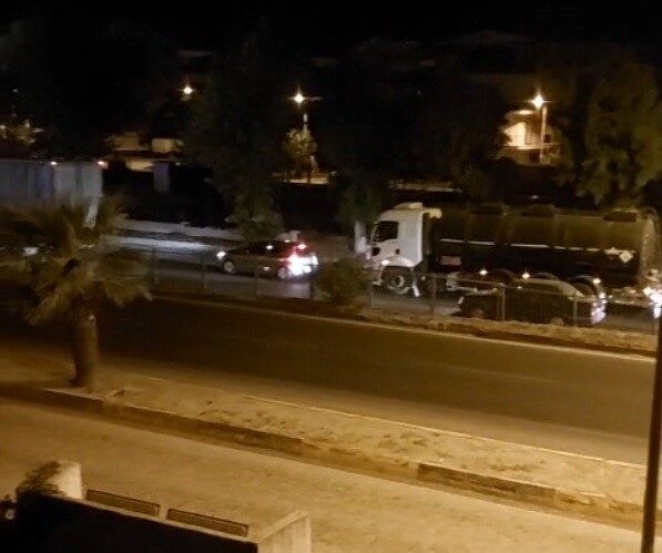 Aydın’ın Köşk ilçesinde bir genç sürücü, motosikletinin kontrolünü kaybederek bariyerlere