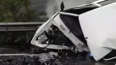 Muğla’nın Ula ilçesinde meydana gelen trafik kazasında, iki aracın çarpışması