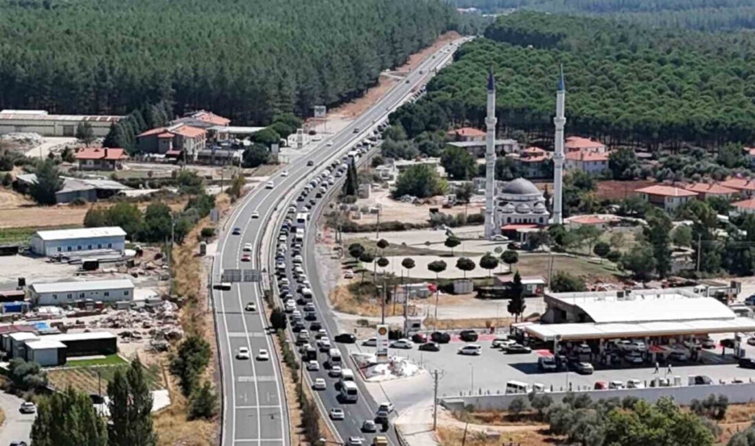 Muğla-Antalya karayolu üzerindeki Ula kavşağı yakınlarında gerçekleşen zincirleme trafik kazası