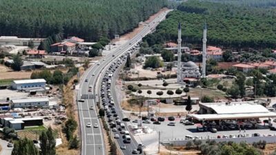 Muğla-Antalya karayolu üzerindeki Ula kavşağı yakınlarında gerçekleşen zincirleme trafik kazası