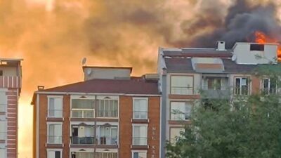 Tekirdağ’ın Muratlı ilçesinde bulunan bir binanın çatı katında çıkan yangın,