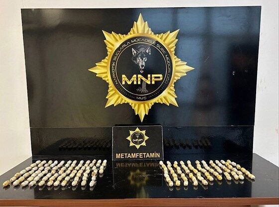 Muş ilinde polis ekipleri tarafından gerçekleştirilen uyuşturucu operasyonunda 1 kilo