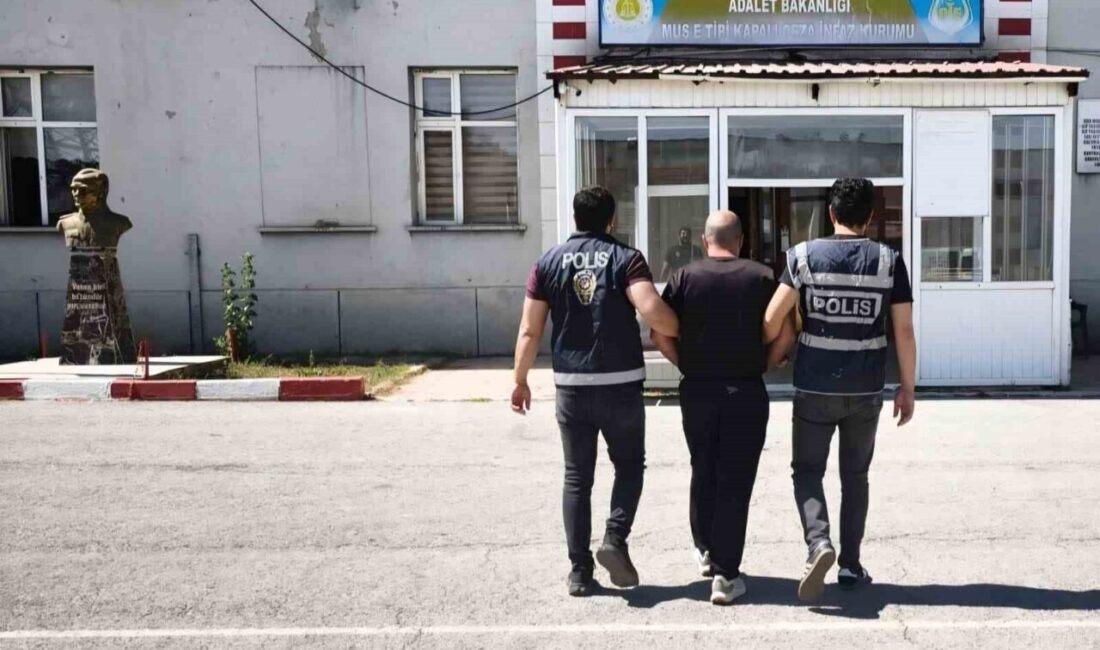 Muş’ta, polis ekipleri tarafından aranan ve hakkında “Silahla Tehdit” suçundan