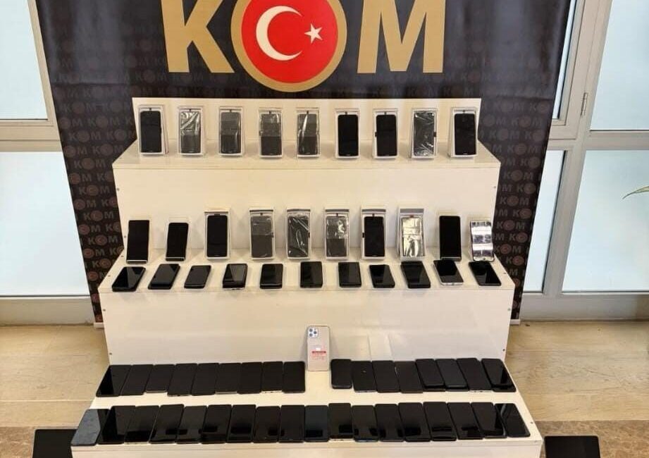 Muş’ta gerçekleştirilen bir araç aramasında, 98 cep telefonu, 11 tablet