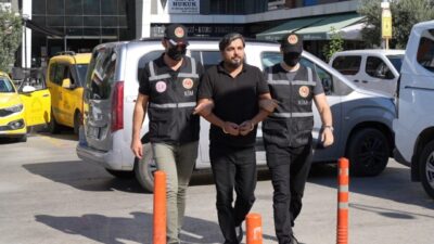 Kapıkule Sınır Kapısı’nda tır dorsesi altında gizlenmeye çalışırken yakalanan ve