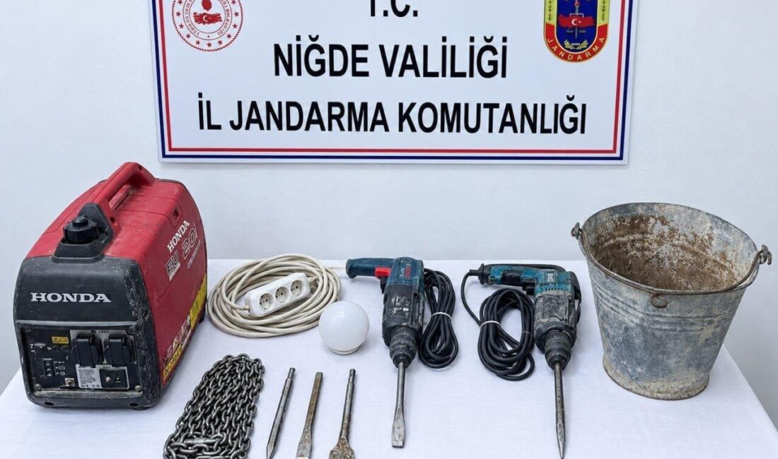 Niğde’nin Çiftlik ilçesinde, kaçak kazı yapıldığı tespit edilen bir alanda