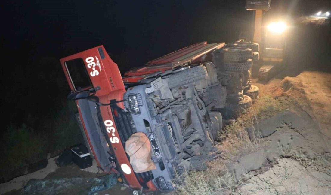 Adana’nın Karaisalı ilçesinde meydana gelen orman yangınına müdahalede bulunan bir