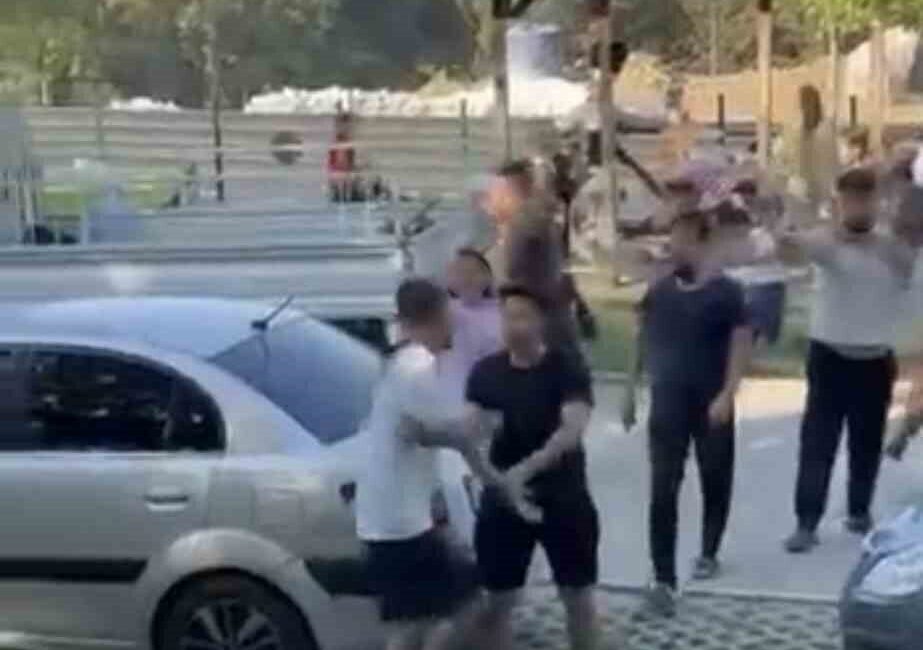Bursa’daki Cumalıkızık Kent Parkı’nda piknik yapmak için bulunan iki aile