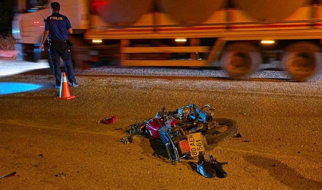 Kadirli ilçesinde motosiklet ile hafif ticari aracın çarpışması sonucu ağır