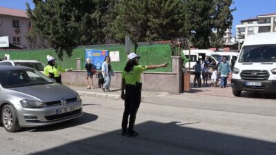 Osmaniye’de, yeni eğitim-öğretim yılının başlamasıyla birlikte polis ekipleri, öğrencilerin güvenliğini