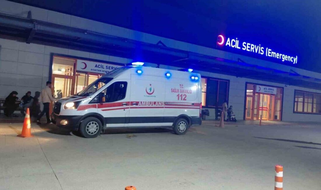 Osmaniye’nin Düziçi ilçesinde otomobil ile motosikletin çarpıştığı bir trafik kazası