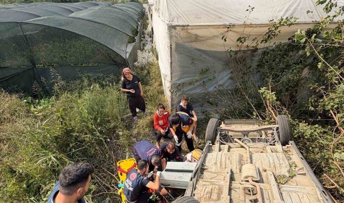 Kadirli ilçesinde meydana gelen trafik kazasında sürücüsünün direksiyon hakimiyetini kaybettiği