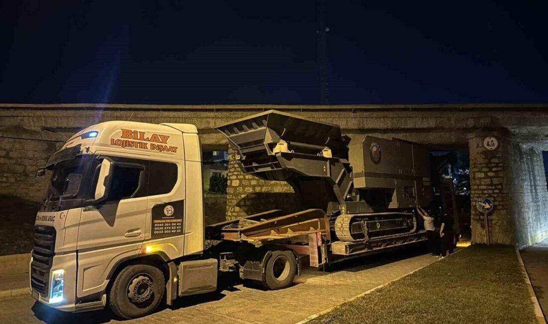 Bahçe ilçesindeki bir olayda, taş kırma makinesi yüklü bir tır,
