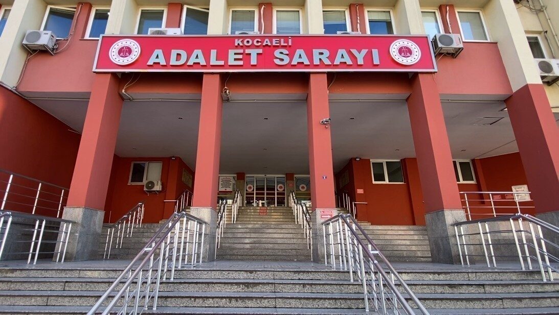 Kocaeli’nin Kandıra ilçesinde, 2022 yılında tarladaki otların biçilmesi konusunda çıkan