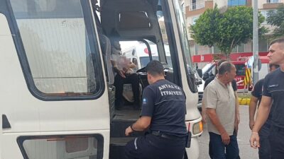 Manavgat ilçesinde meydana gelen trafik kazasında, bir otobüs ile bir