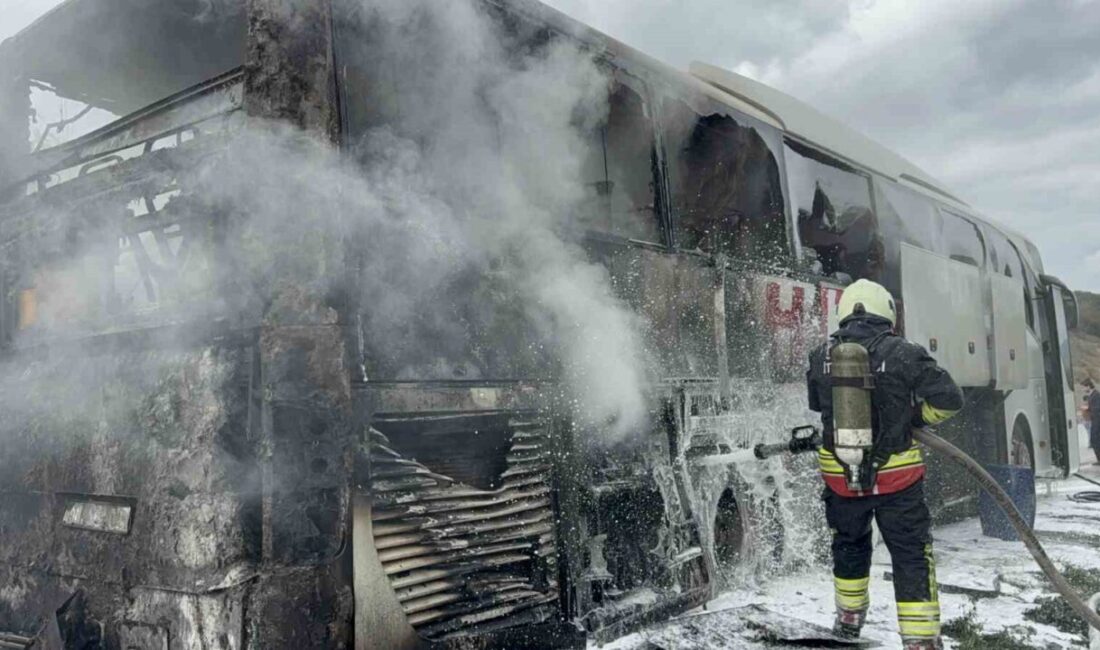 Samsun’da seyir halindeki bir yolcu otobüsünde çıkan yangın, sürücü tarafından