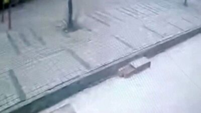 Bursa’nın İnegöl ilçesinde, özel halk otobüsünün çarpması sonucu ağır yaralanan