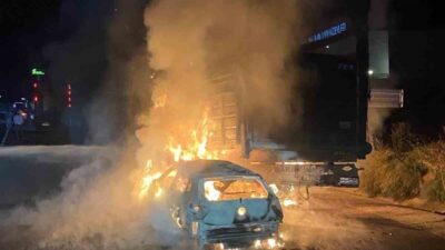 Kastamonu’nun Tosya ilçesinde meydana gelen trafik kazasında otomobil ile tırın
