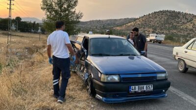 Adıyaman’ın Gölbaşı ilçesinde meydana gelen trafik kazasında otomobil ile minibüs