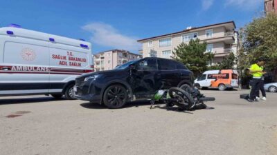 Kırıkkale’de yaşanan trafik kazasında bir motosiklet sürücüsü, otomobil ile çarpışarak