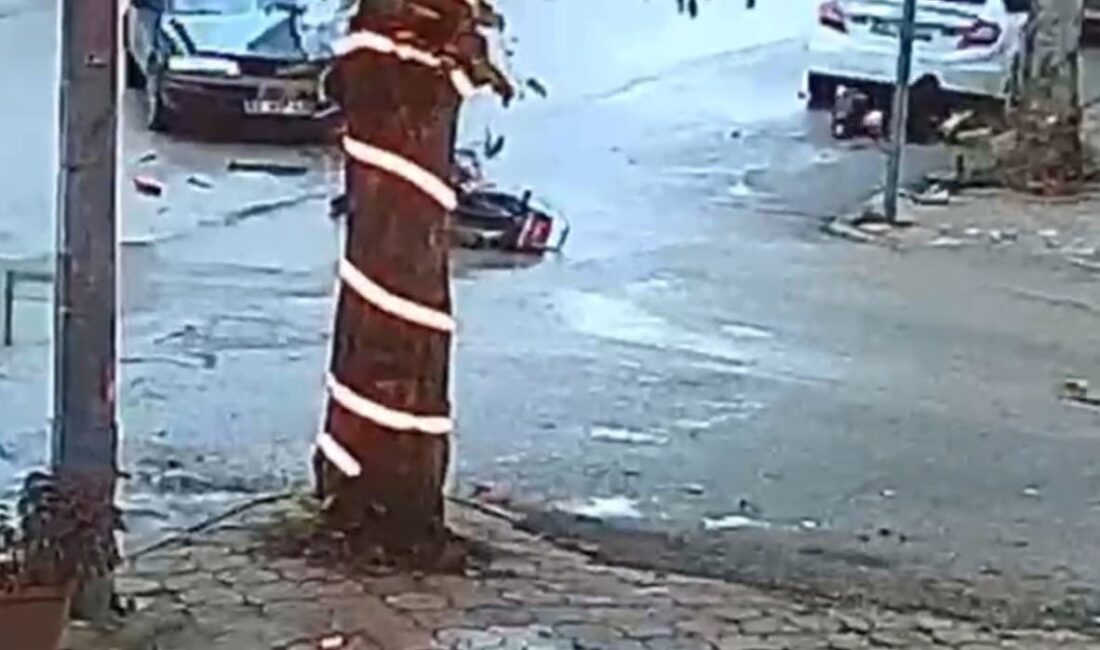 Kozan ilçesinde meydana gelen trafik kazasında otomobil ile motosiklet çarpıştı;