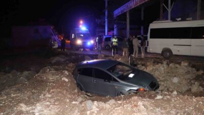Karaman’da, bir otomobilin yapımı devam eden inşaatın kazı alanına uçması