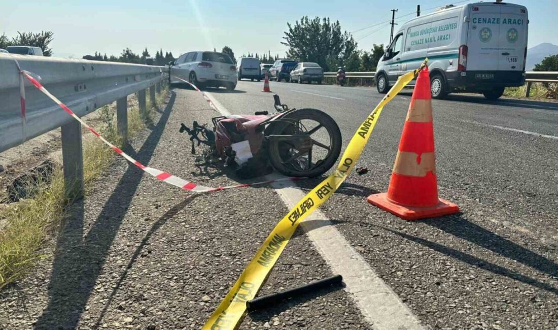 Manisa’nın Alaşehir ilçesinde meydana gelen trafik kazasında bir otomobilin aynı