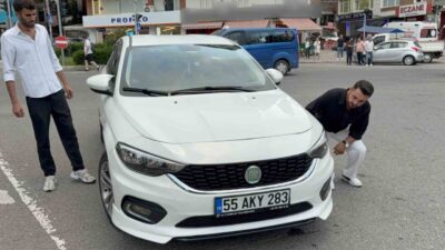 Samsun’un İlkadım ilçesinde bir kavşakta meydana gelen trafik kazasında, otomobilin