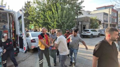 Adıyaman’da bir yayayı yolun karşısında geçmeye çalışırken bir otomobilin çarpması