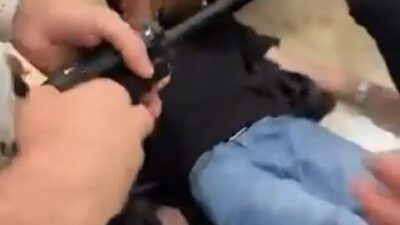Esenyurt’ta, Özcan Deniz’in konserine giremeyen kişiler arasında çıkan olayda bir